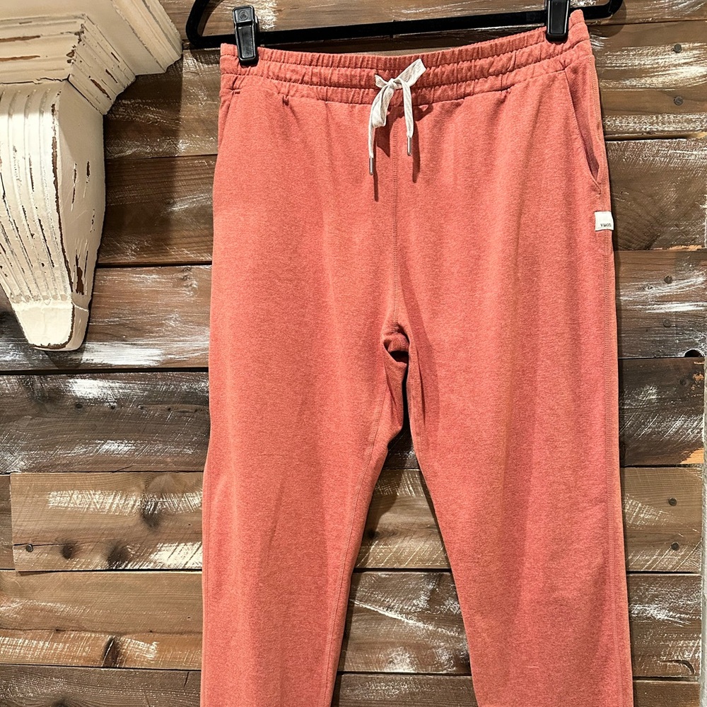 Woman’s Vuori Coral Joggers